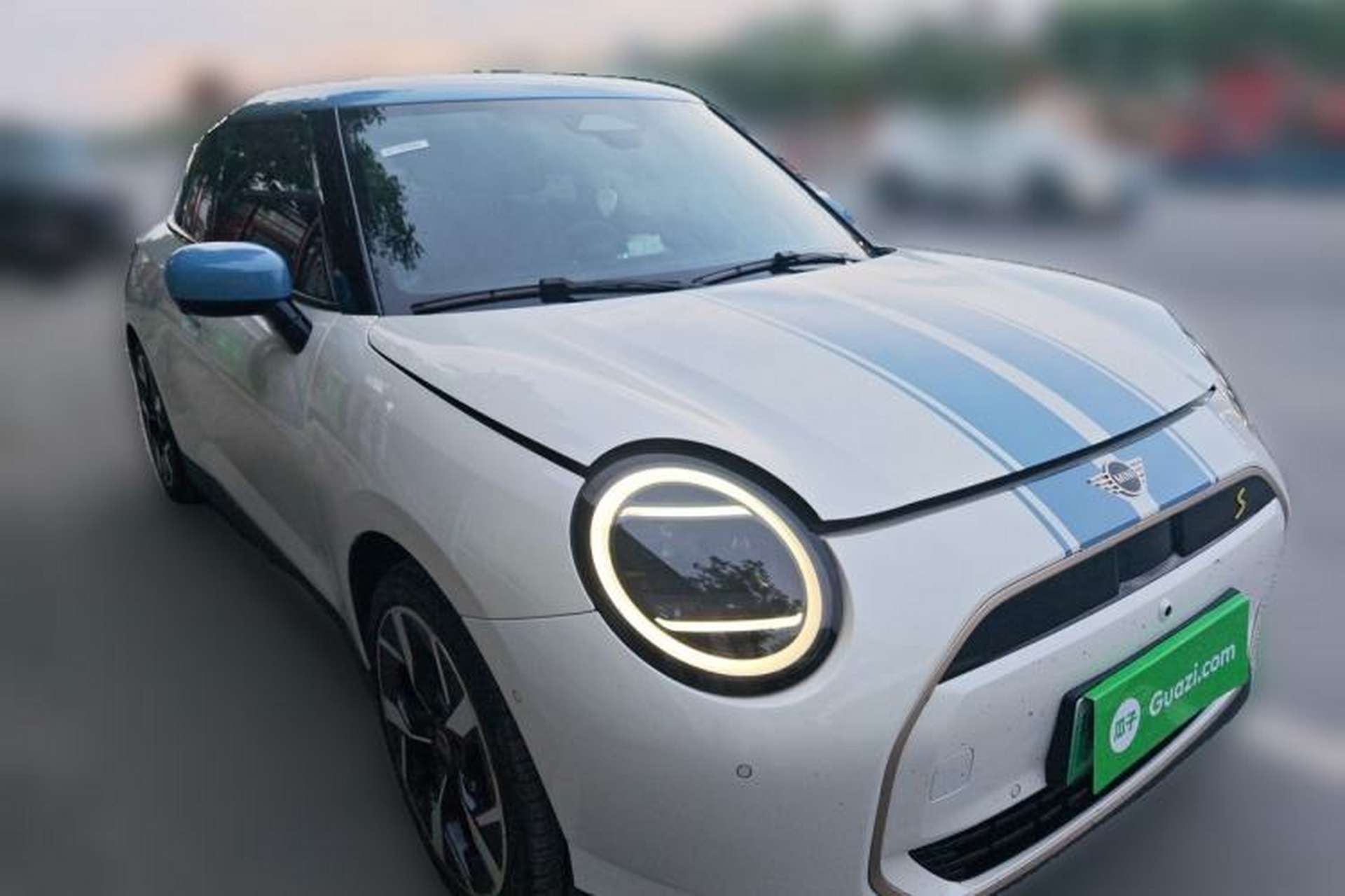 Used MINI Electric COOPER 2024 452km COOPER SE Artist Front Right 45 Deg