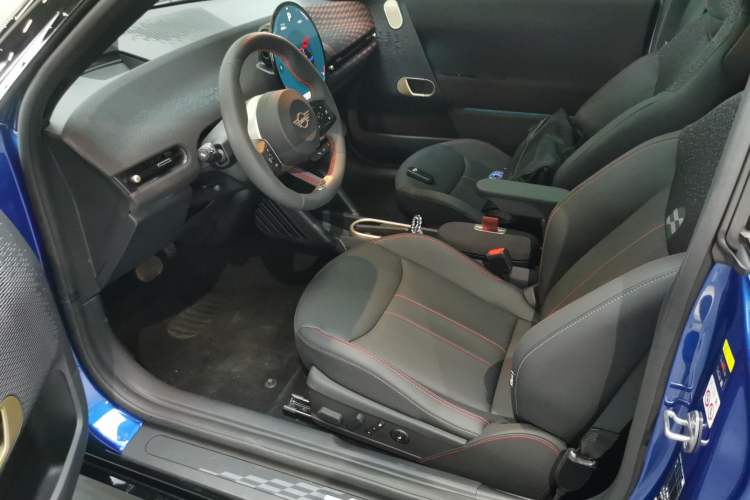 Used MINI Electric COOPER 2024 452km COOPER SE 1/65 Limited Edition Left Front Seat