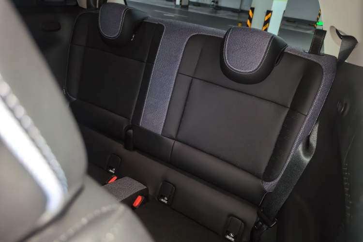 Used MINI Electric COOPER 2024 452km COOPER SE Artist Left Rear Seat