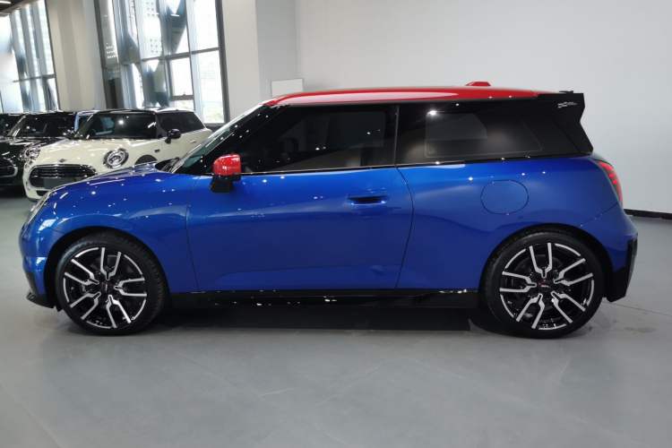Used MINI Electric COOPER 2024 452km COOPER SE 1/65 Limited Edition Left Side