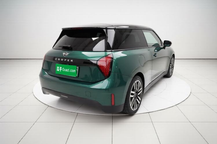 Used MINI Electric COOPER 2024 456km COOPER E Classic Edition Rear Right 45 Deg
