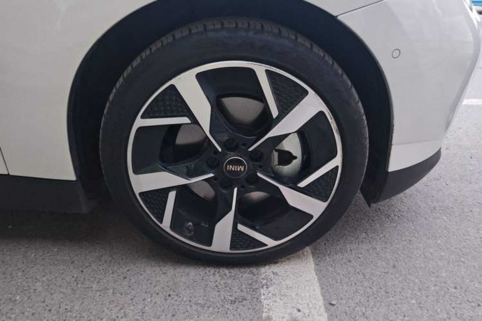 Used MINI Electric COOPER 2024 452km COOPER SE Artist Right Front Wheel Hub