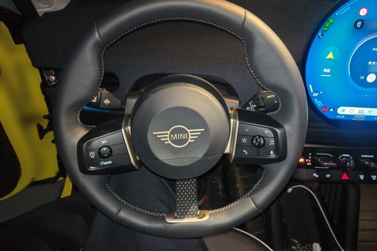 Used MINI Electric COOPER 2024 452km COOPER SE Artist Steering Wheel