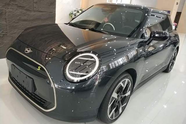 Used MINI Electric COOPER 2024 452km COOPER SE Artist