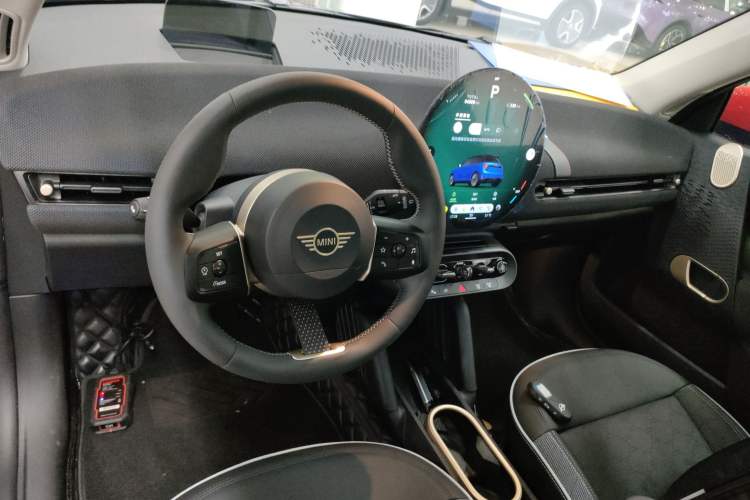 Used MINI Electric COOPER 2024 452km COOPER SE Artist Center Console