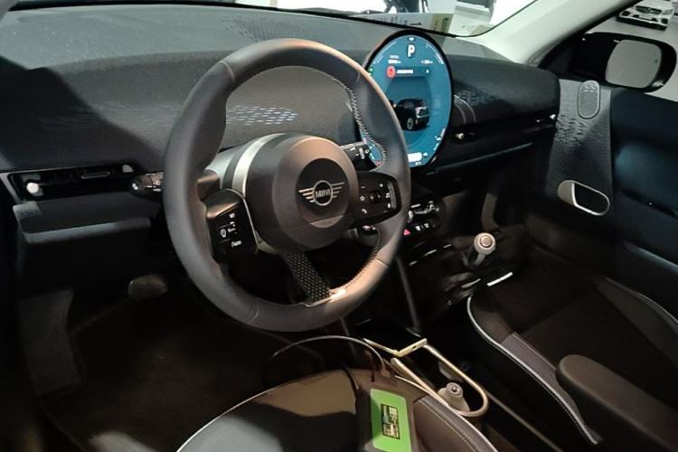 Used MINI Electric COOPER 2024 452km COOPER SE Artist Center Console