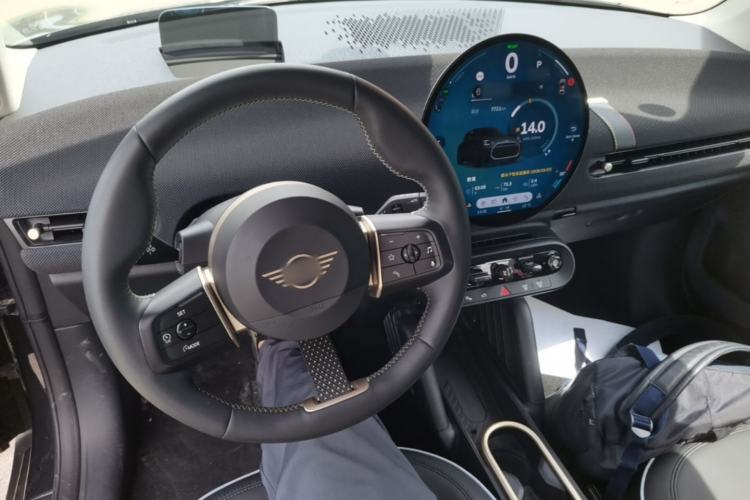 Used MINI Electric COOPER 2024 452km COOPER SE Artist Center Console