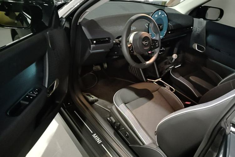 Used MINI Electric COOPER 2024 452km COOPER SE Artist Driver Seat