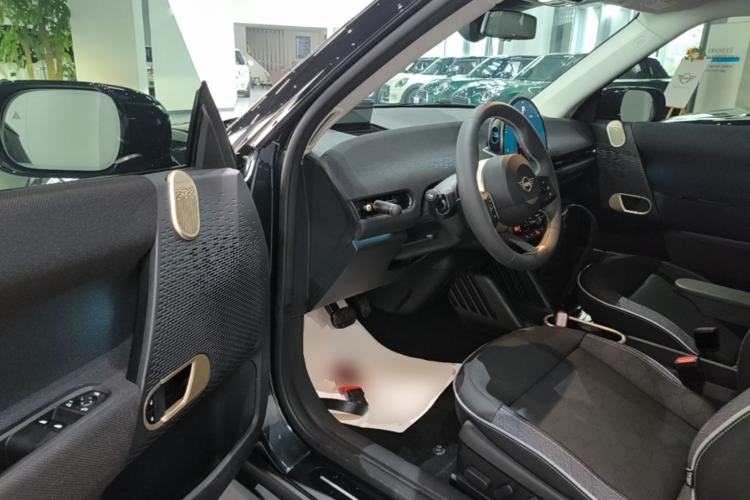 Used MINI Electric COOPER 2024 452km COOPER SE Artist Driver Seat
