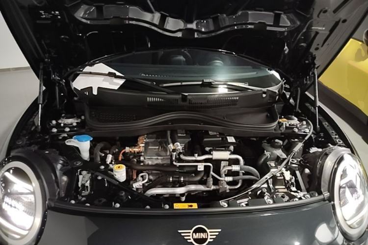 Used MINI Electric COOPER 2024 452km COOPER SE Artist Engine Bay