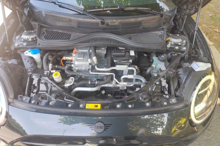 Used MINI Electric COOPER 2024 452km COOPER SE Racing Driver Engine Bay