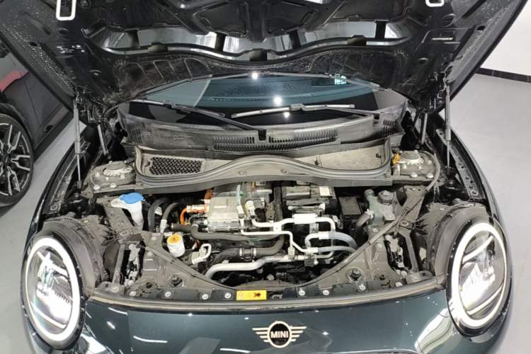 Used MINI Electric COOPER 2024 452km COOPER SE Artist Engine Bay