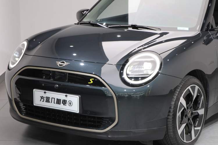 Used MINI Electric COOPER 2024 452km COOPER SE Artist Exterior 11