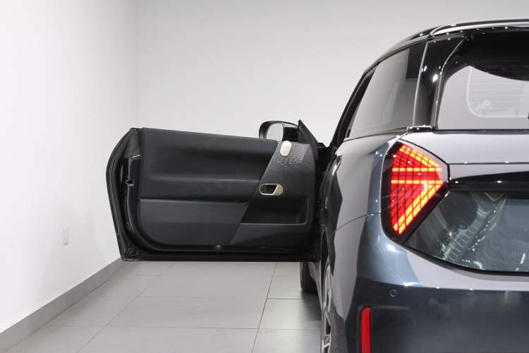 Used MINI Electric COOPER 2024 452km COOPER SE Artist Exterior 5