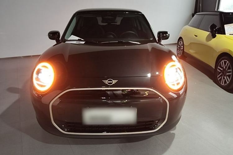 Used MINI Electric COOPER 2024 452km COOPER SE Artist Front