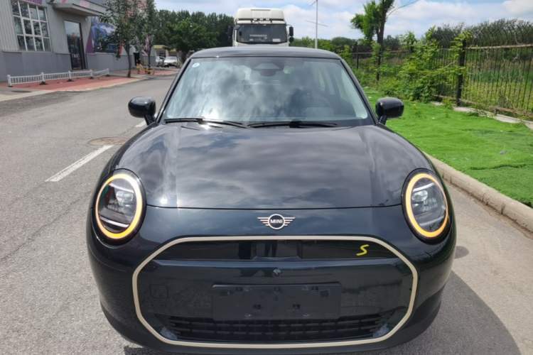 Used MINI Electric COOPER 2024 452km COOPER SE Artist Front