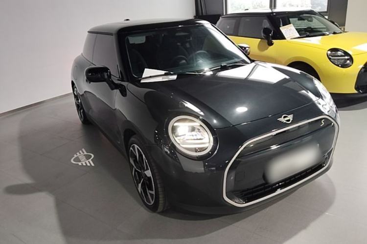 Used MINI Electric COOPER 2024 452km COOPER SE Artist Front Right 45 Deg