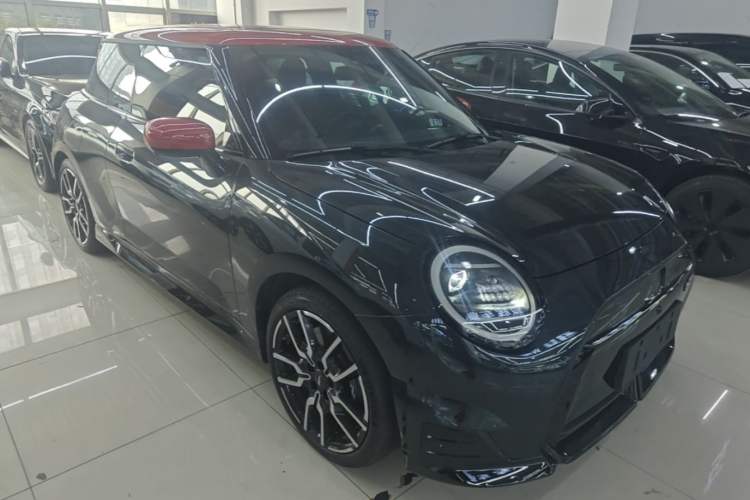Used MINI Electric COOPER 2024 452km COOPER SE Racing Driver Front Right 45 Deg