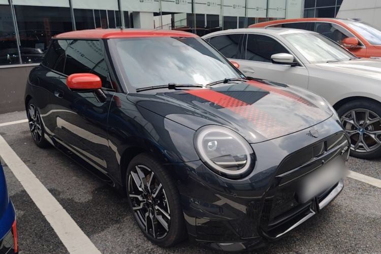 Used MINI Electric COOPER 2024 452km COOPER SE Racing Driver Front Right 45 Deg