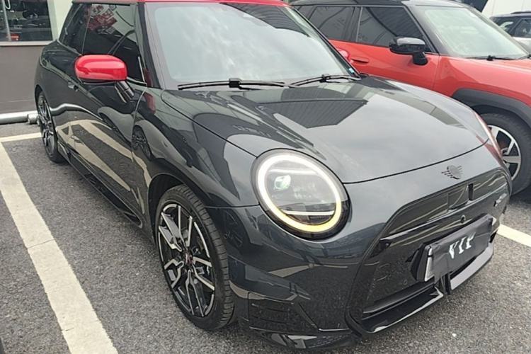 Used MINI Electric COOPER 2024 452km COOPER SE Racing Driver Front Right 45 Deg