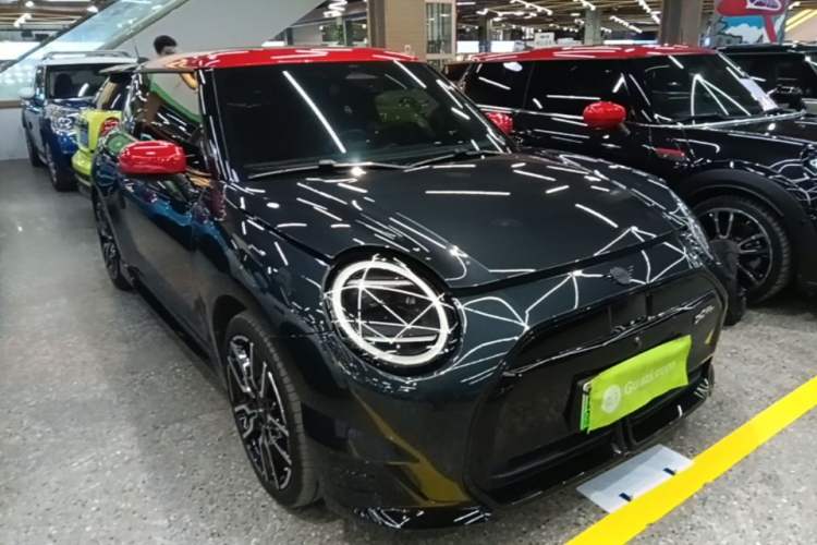 Used MINI Electric COOPER 2024 452km COOPER SE Racing Driver Front Right 45 Deg