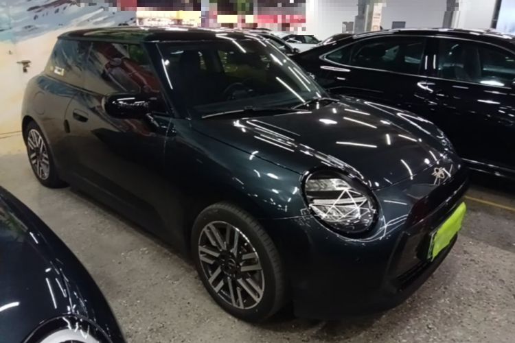 Used MINI Electric COOPER 2024 456km COOPER E Classic Edition Front Right 45 Deg