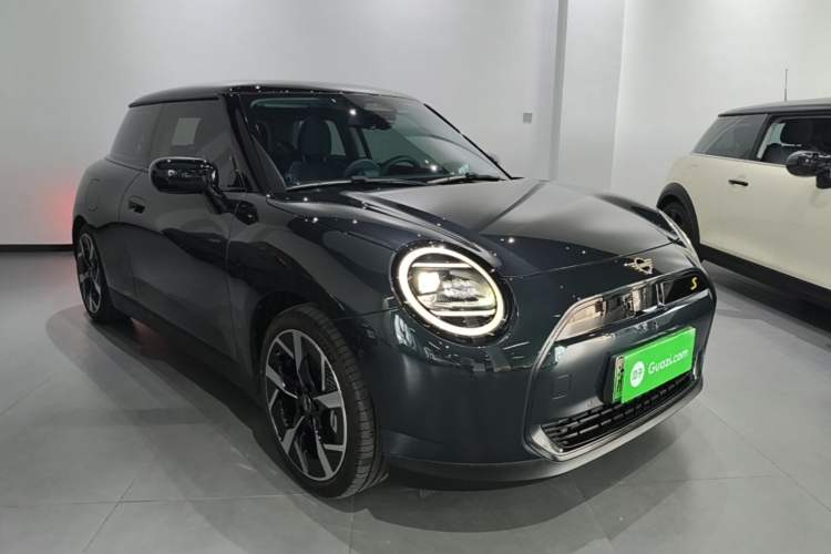 Used MINI Electric COOPER 2024 452km COOPER SE Artist Front Right 45 Deg