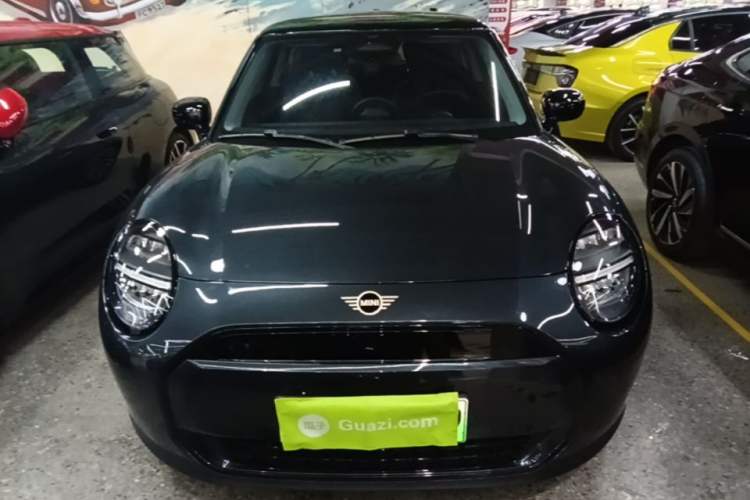 Used MINI Electric COOPER 2024 456km COOPER E Classic Edition Front
