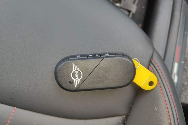 Used MINI Electric COOPER 2024 452km COOPER SE Racing Driver Interior 1