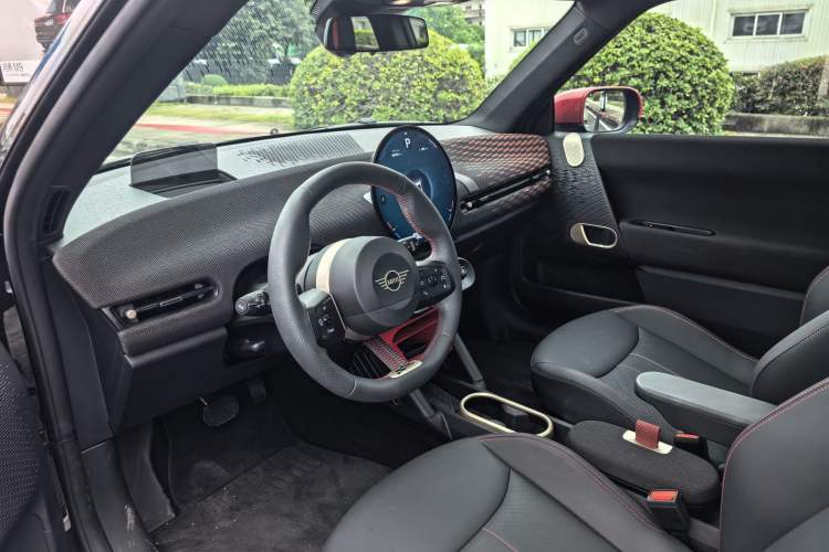 Used MINI Electric COOPER 2024 452km COOPER SE Racing Driver Interior 1