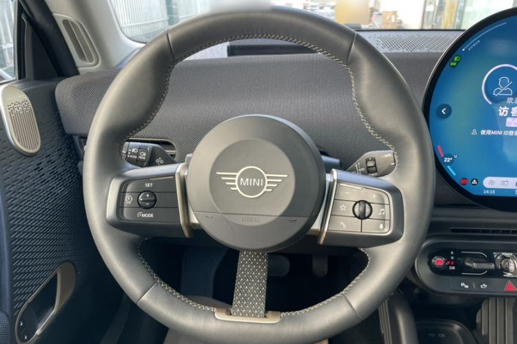 Used MINI Electric COOPER 2024 452km COOPER SE Artist Interior 10