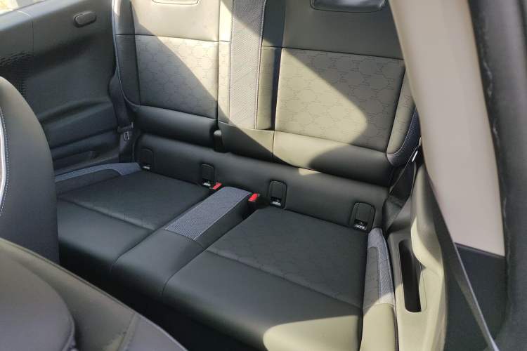Used MINI Electric COOPER 2024 452km COOPER SE Artist Interior 2