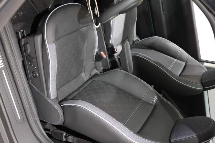 Used MINI Electric COOPER 2024 452km COOPER SE Artist Interior 2