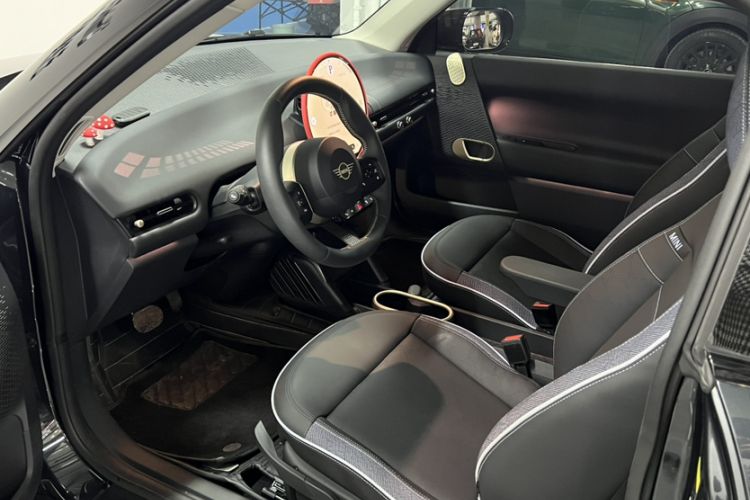 Used MINI Electric COOPER 2024 456km COOPER E Classic Edition Interior 4