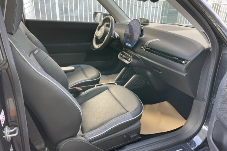Used MINI Electric COOPER 2024 452km COOPER SE Artist Interior 5