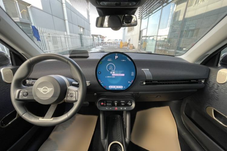Used MINI Electric COOPER 2024 452km COOPER SE Artist Interior 6