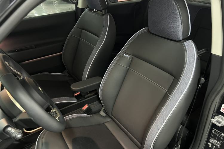 Used MINI Electric COOPER 2024 456km COOPER E Classic Edition Interior 7