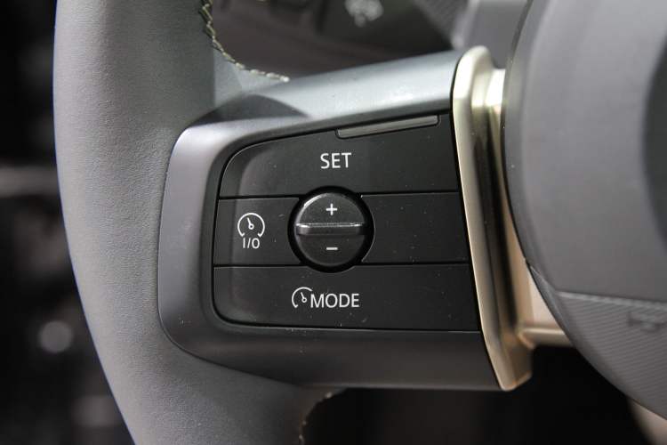 Used MINI Electric COOPER 2024 452km COOPER SE Artist Interior 9