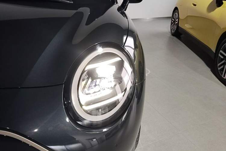 Used MINI Electric COOPER 2024 452km COOPER SE Artist Left Front Headlight