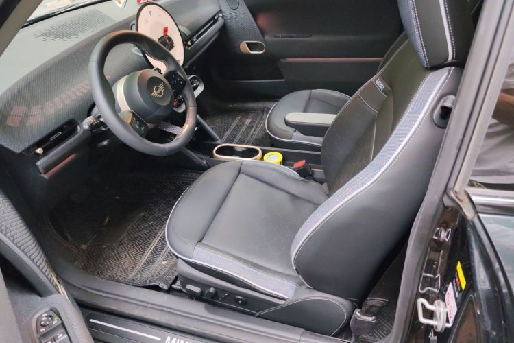 Used MINI Electric COOPER 2024 452km COOPER SE Artist Left Front Seat