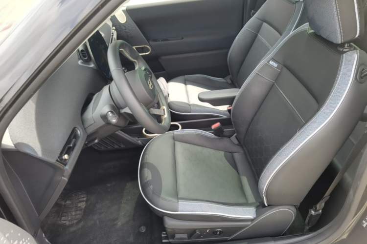 Used MINI Electric COOPER 2024 452km COOPER SE Artist Left Front Seat