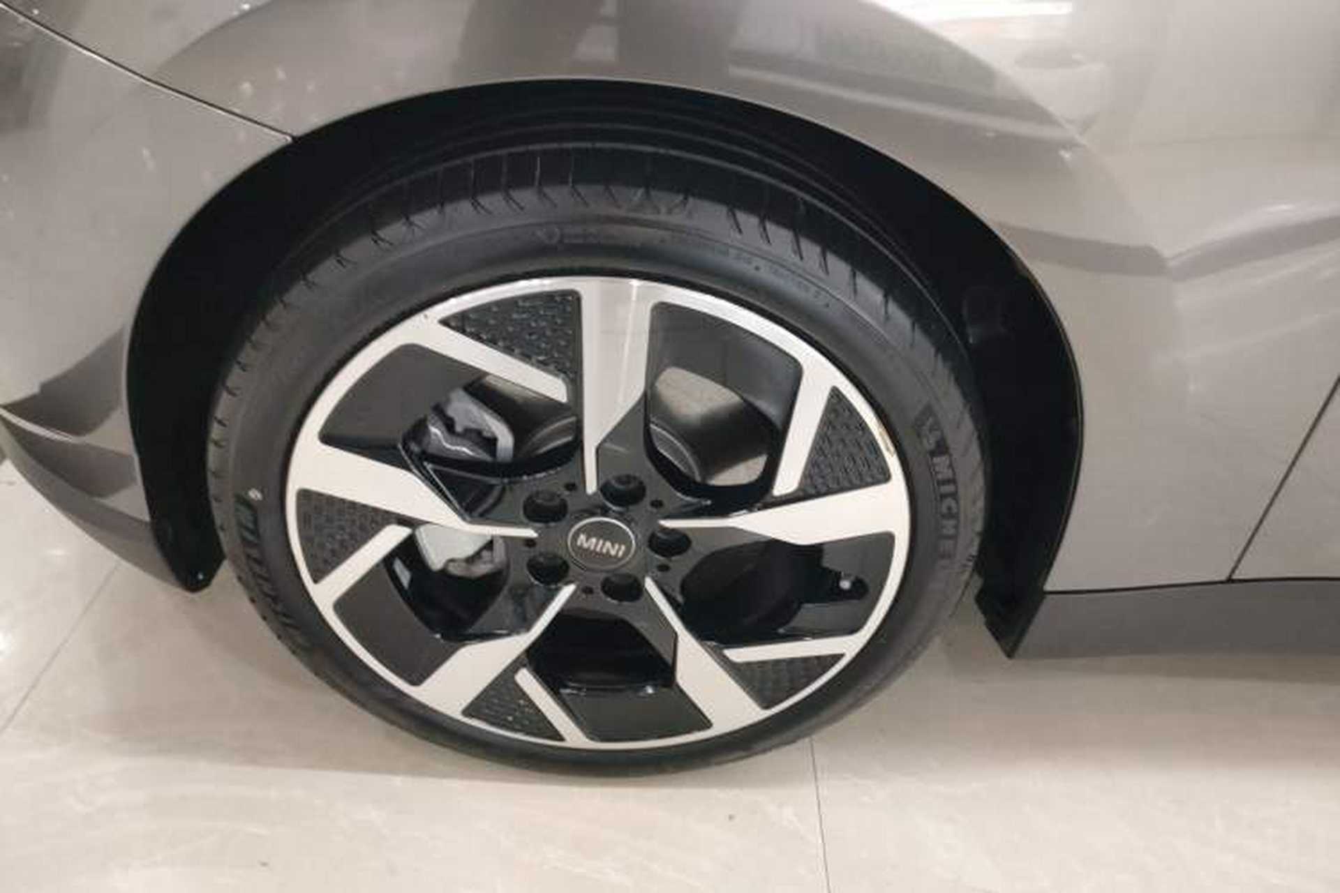 Used MINI Electric COOPER 2024 452km COOPER SE Artist Left Front Wheel Hub