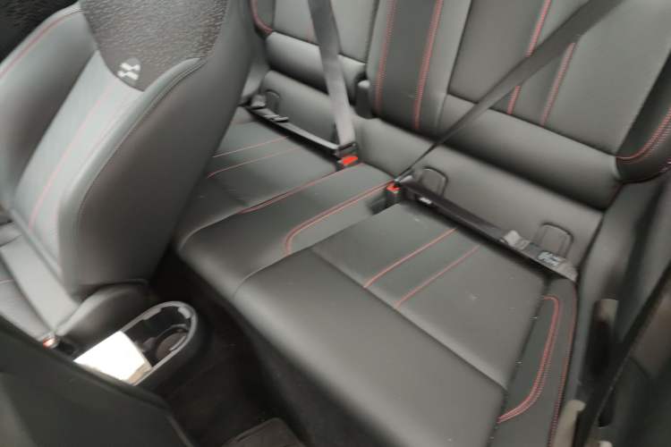 Used MINI Electric COOPER 2024 452km COOPER SE Racing Driver Left Rear Seat