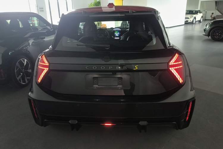 Used MINI Electric COOPER 2024 452km COOPER SE Racing Driver Rear