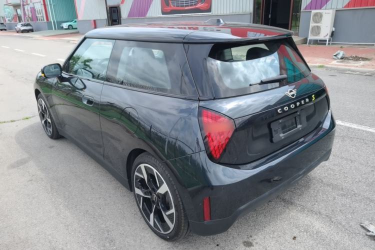 Used MINI Electric COOPER 2024 452km COOPER SE Artist Rear Left 45 Deg