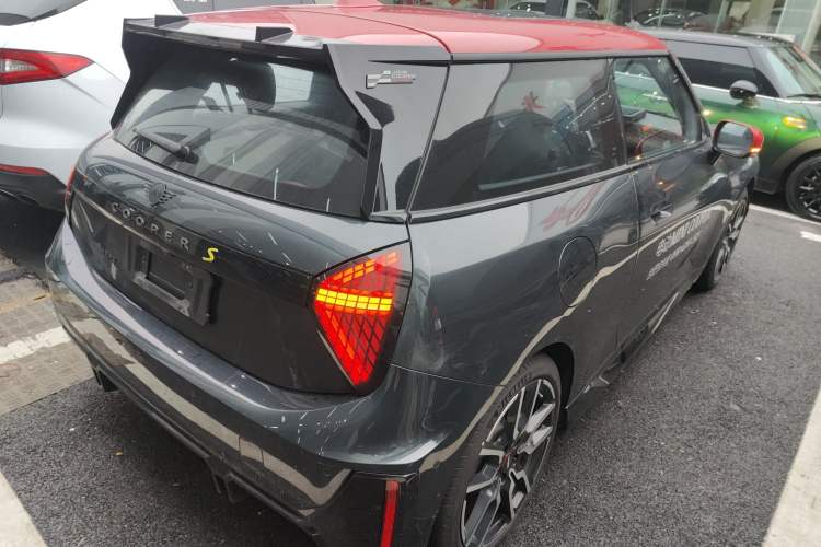 Used MINI Electric COOPER 2024 452km COOPER SE Racing Driver Rear Right 45 Deg