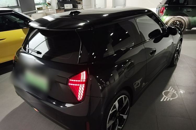 Used MINI Electric COOPER 2024 452km COOPER SE Artist Rear Right 45 Deg