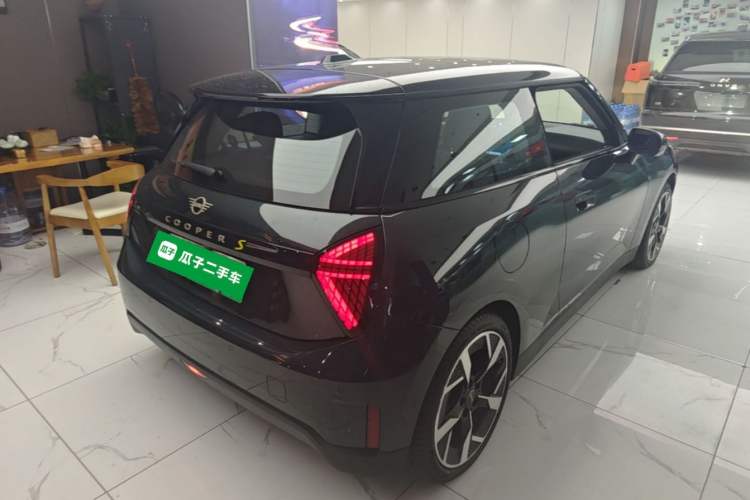Used MINI Electric COOPER 2024 452km COOPER SE Artist Rear Right 45 Deg