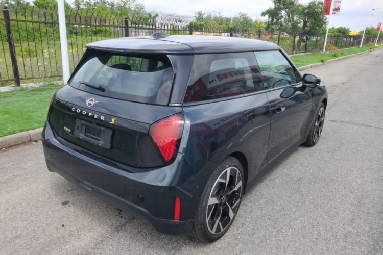 Used MINI Electric COOPER 2024 452km COOPER SE Artist Rear Right 45 Deg