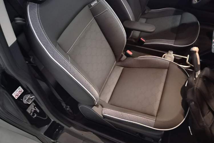 Used MINI Electric COOPER 2024 452km COOPER SE Artist Right Front Seat